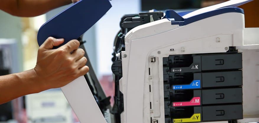 Înlocuirea cartușelor de toner la un echipament Xerox